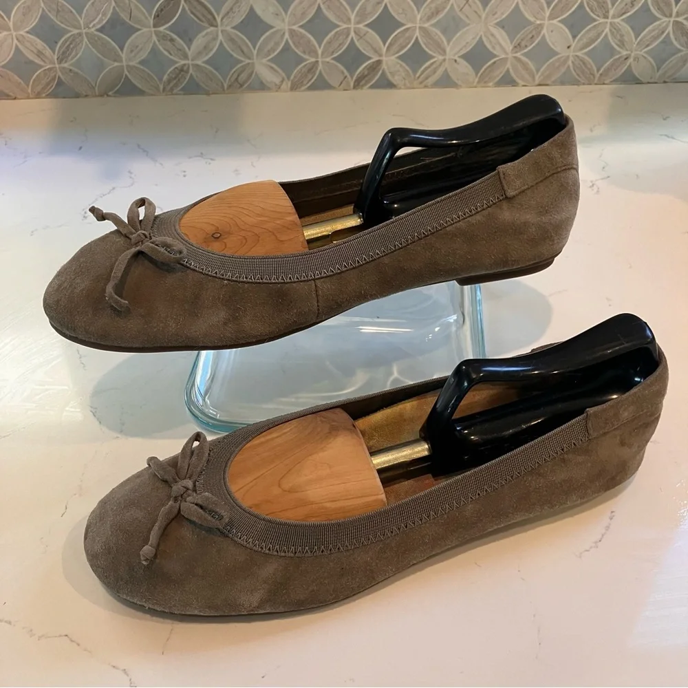 Vionic Matira Womens Size 8.5 Shoes Taupe Suede Bow Slip on Comfort Ballet Flats - Picture 2 of 12